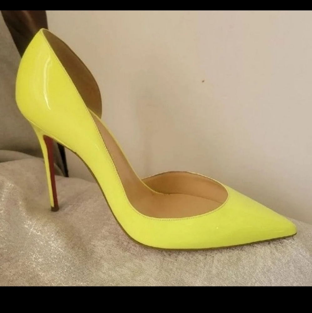 Christian Louboutin Pump - Picture 2 of 6